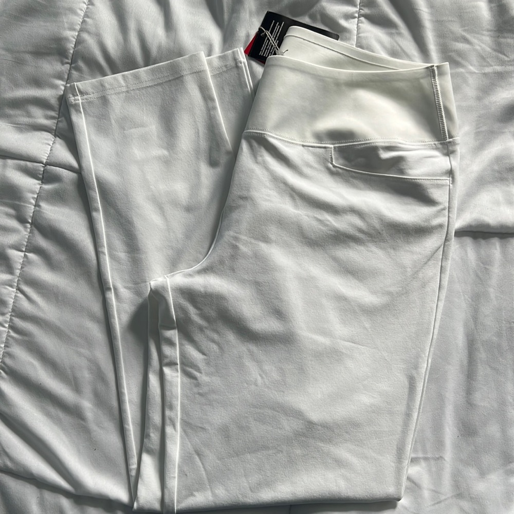 NWT Puma Dry Cell, Bright White Pants
Great golf pants
Size XXL